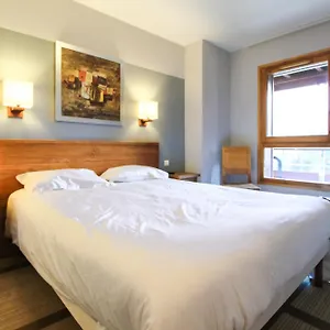Apartment Stunning 3-bedroom With Mountain Views